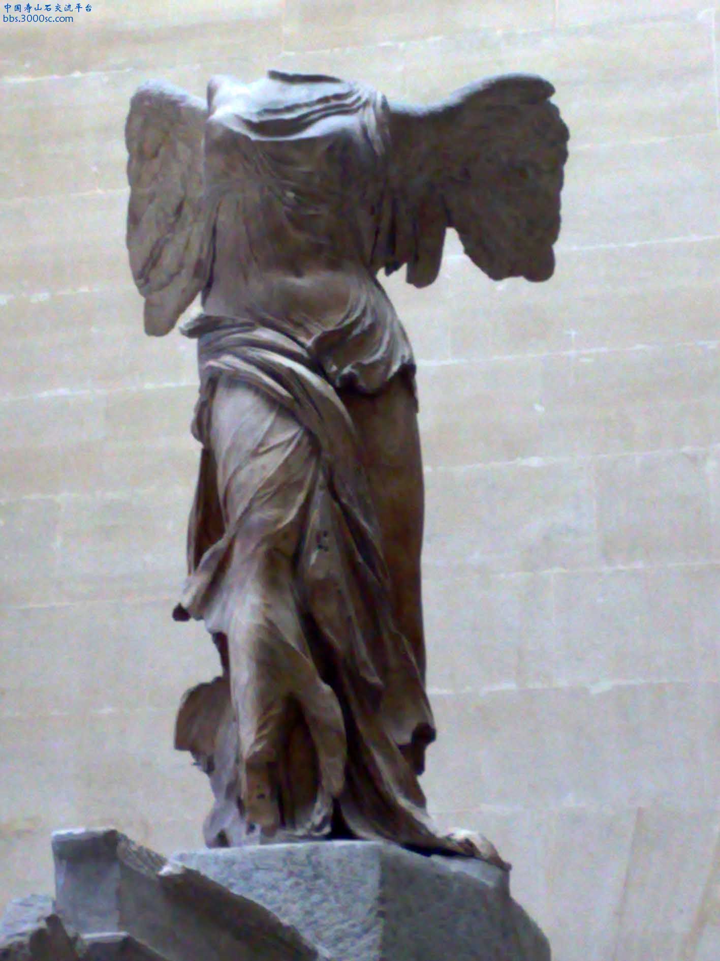 法國羅浮宮勝利女神雕像-01.jpg