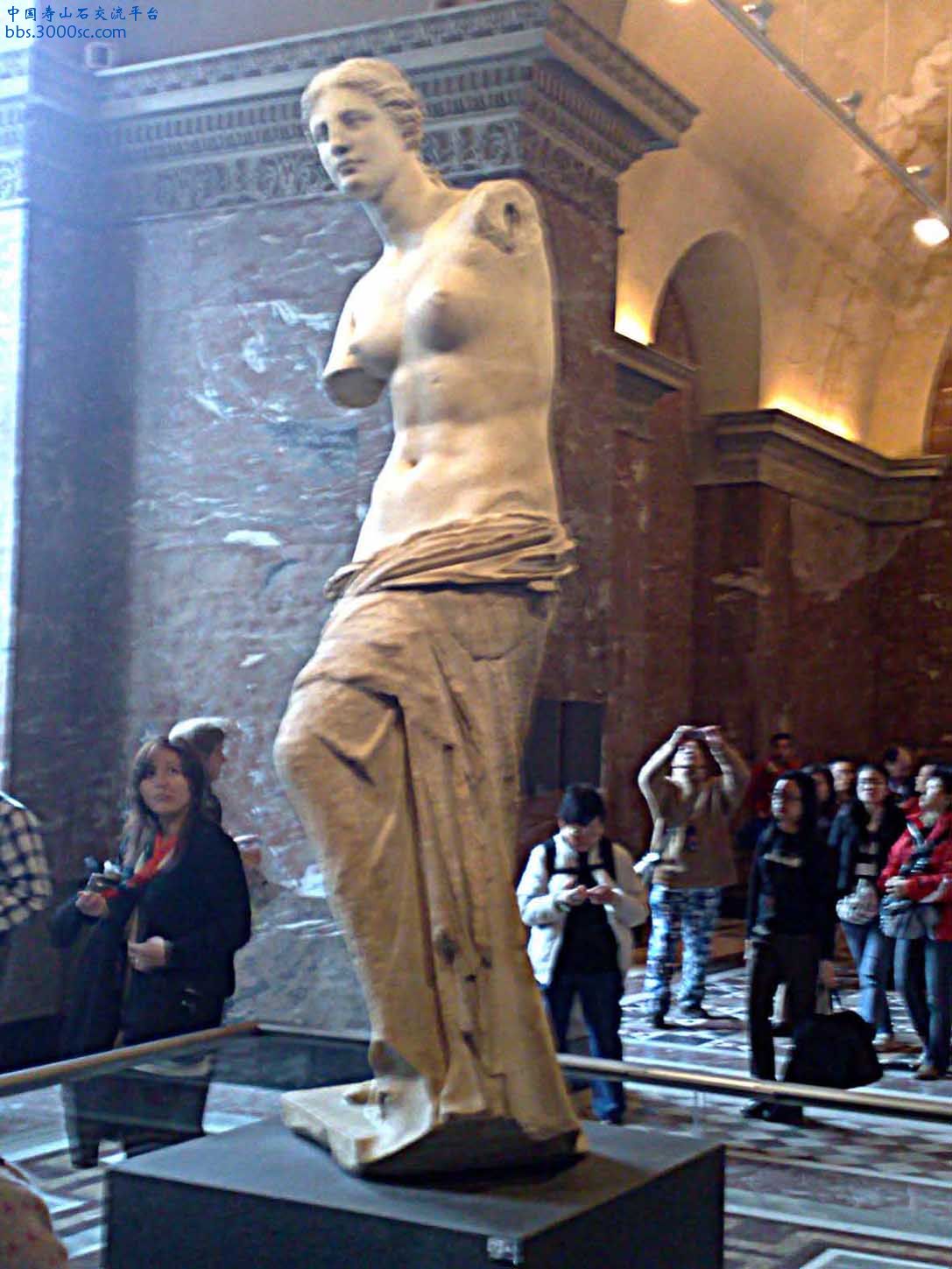 法國羅浮宮維納斯雕像-01.jpg