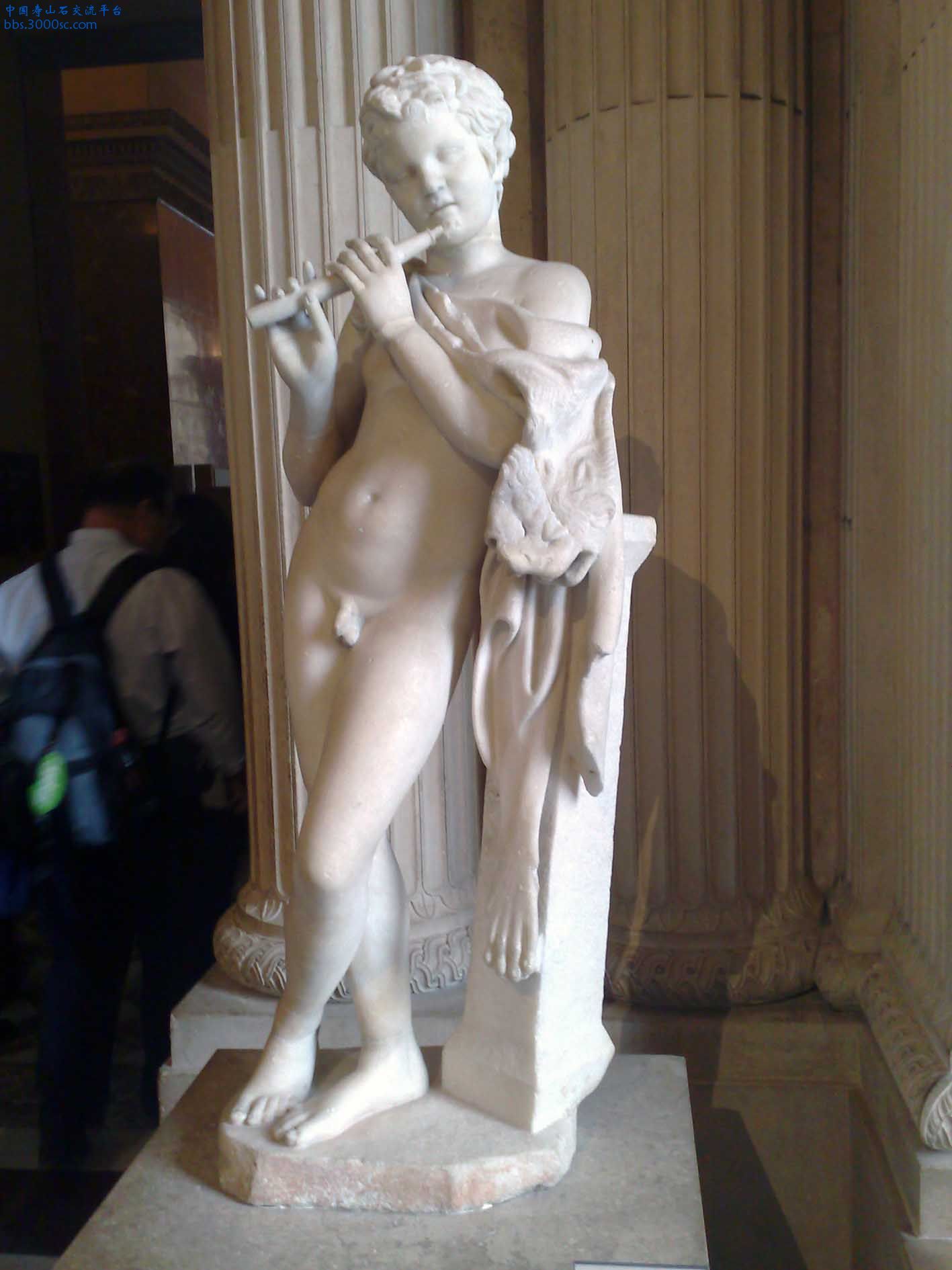 法國羅浮宮內雕像-18-吹笛小孩.jpg