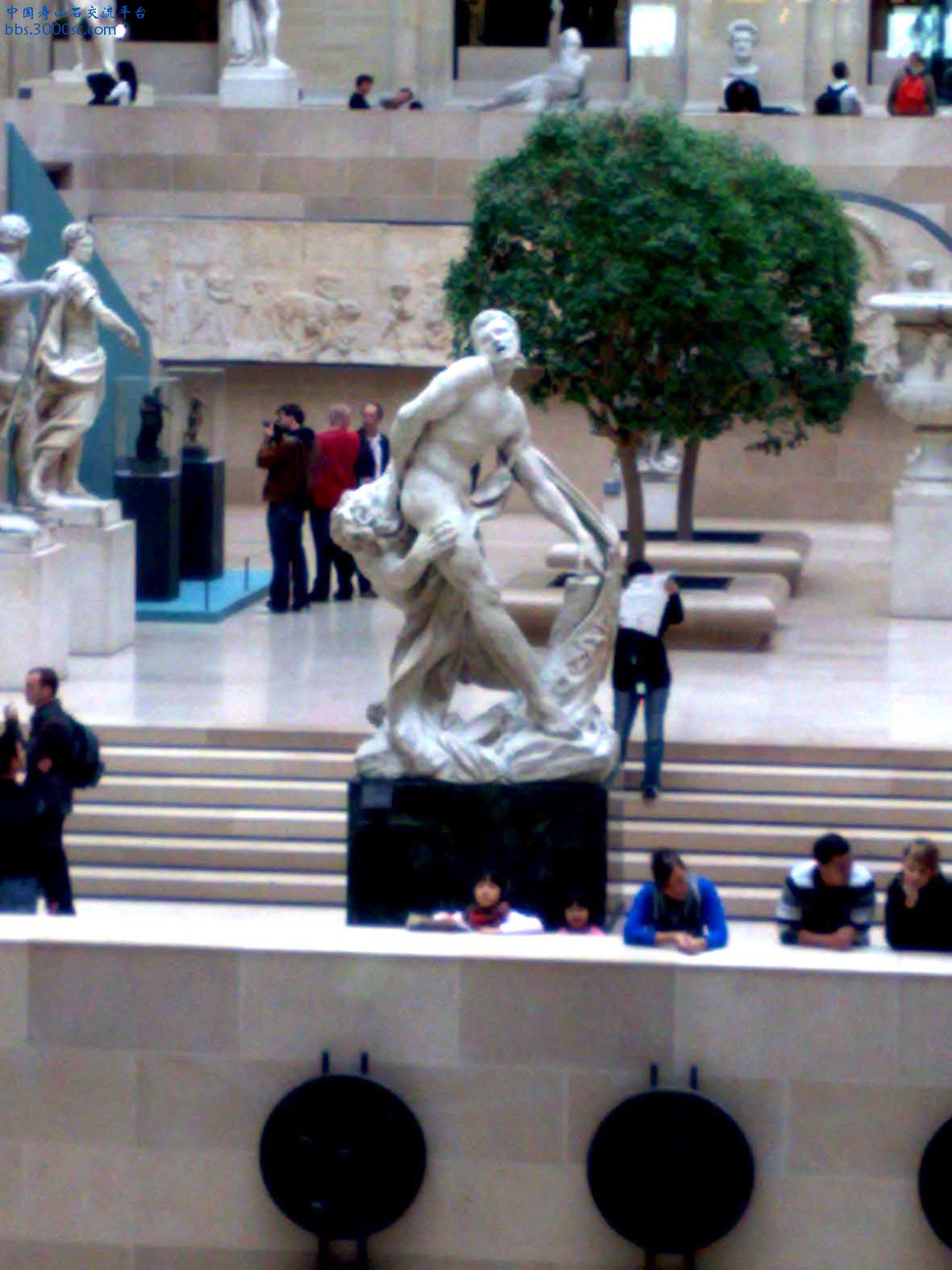 法國羅浮宮外雕像-01.jpg