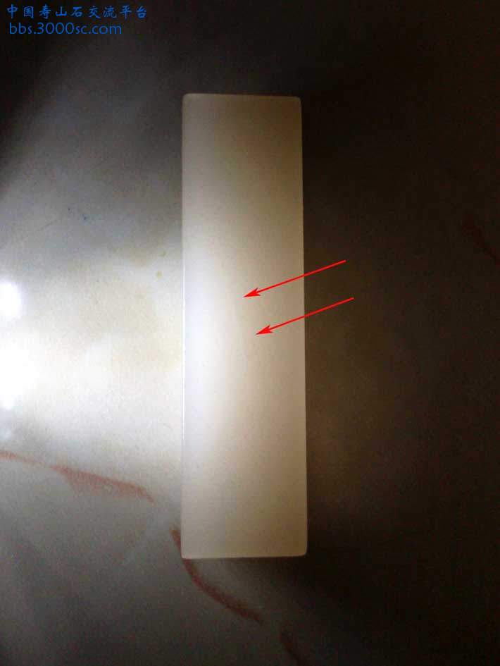 Crack of White Stone with Oil-01A.jpg